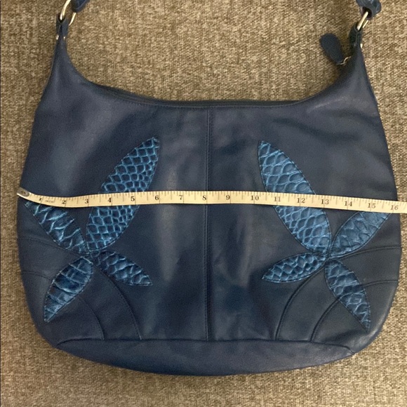 Blue Leather X Pattern Shoulder Bag - Picture 4 of 5